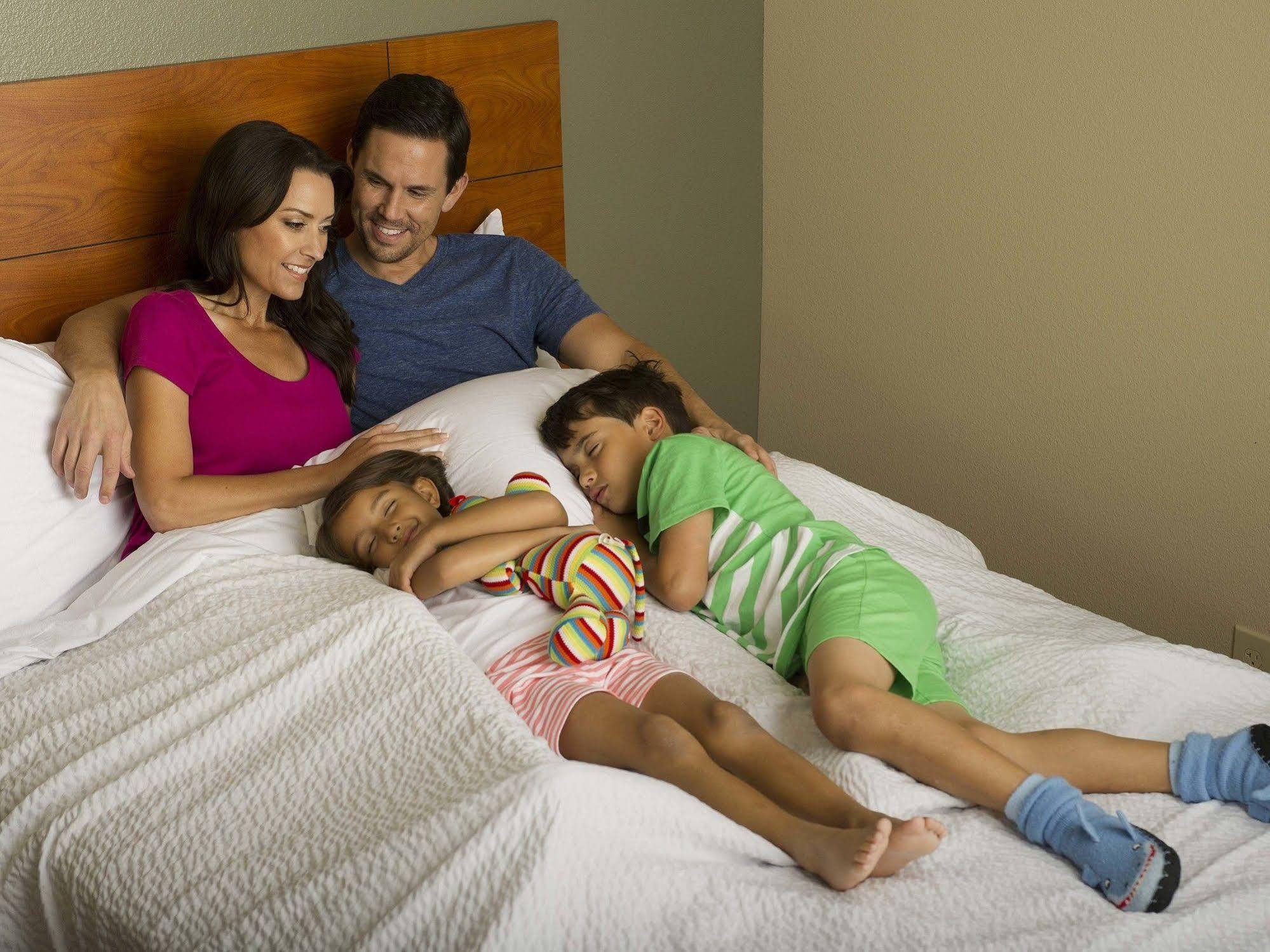 Woodspring Suites Kansas City Lenexa Bagian luar foto