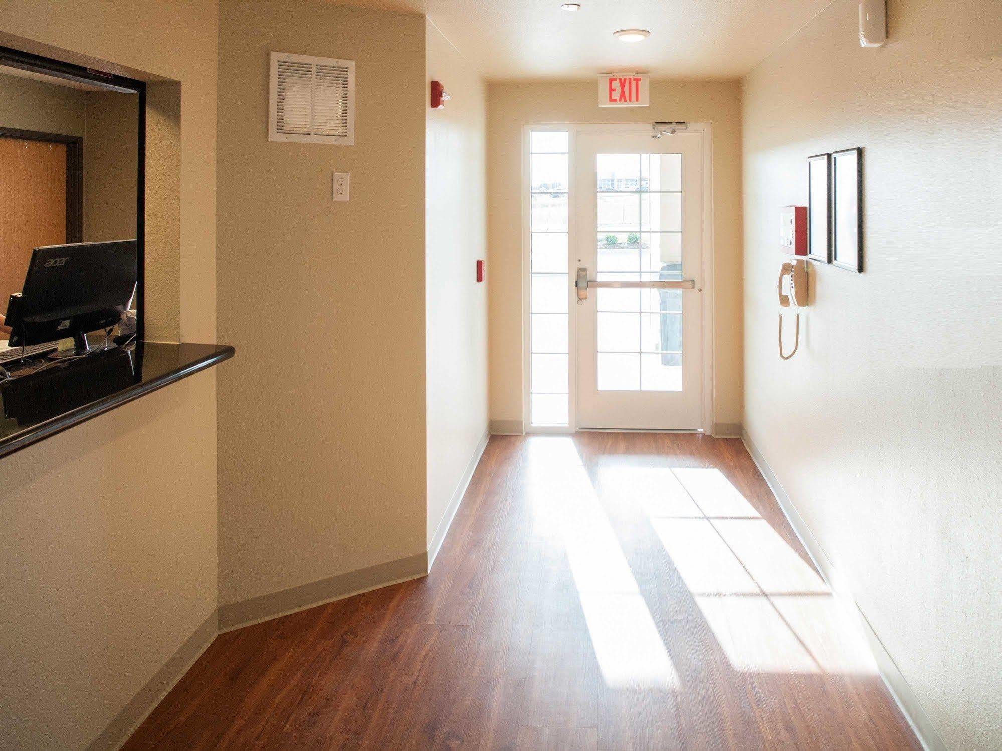 Woodspring Suites Kansas City Lenexa Bagian luar foto