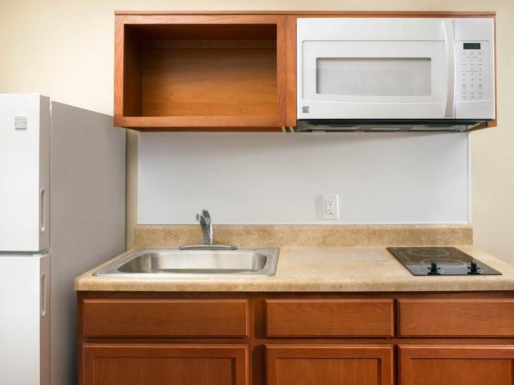 Woodspring Suites Kansas City Lenexa Bagian luar foto