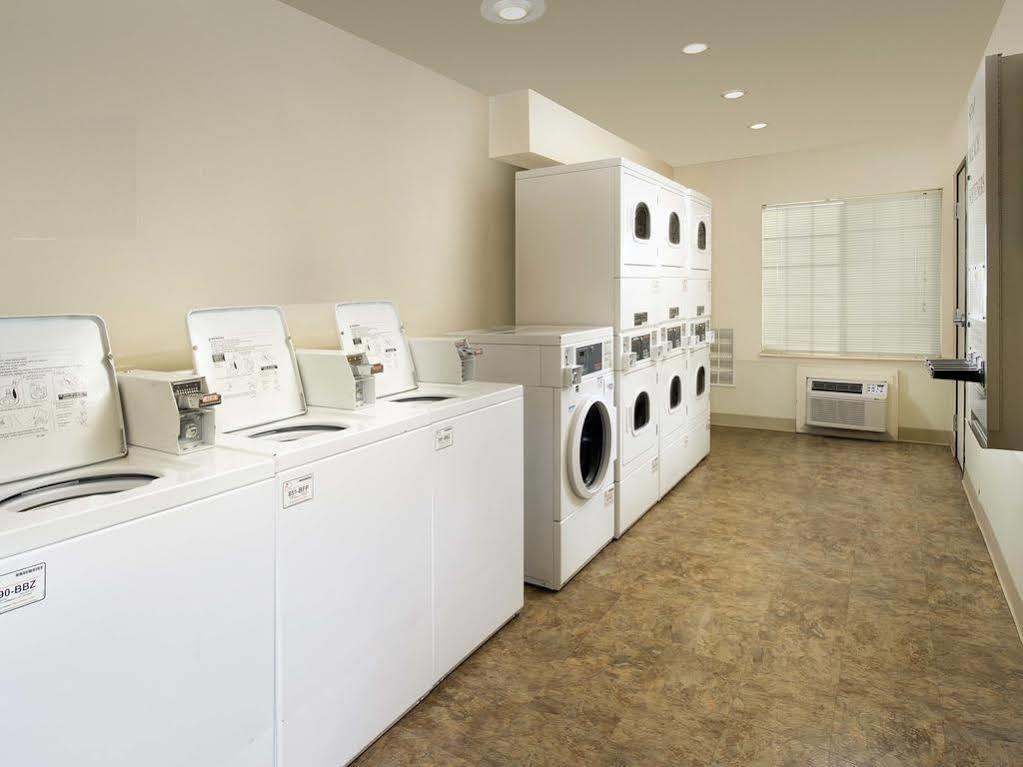 Woodspring Suites Kansas City Lenexa Bagian luar foto
